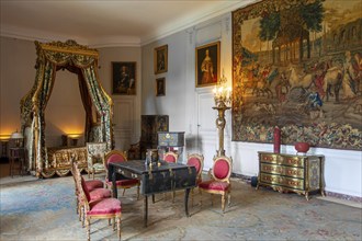 Louis XVI canopy bed, lit à la polonaise in the Amblise Room at Château de Bel?il, Baroque castle