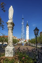 Marian figure on Marian column, maypole, bell tower of the market church St. Veit, Marienplatz,