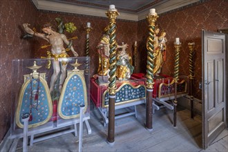 Room with figures of saints and processional staffs from around 1750 for the procession, Häckerhaus