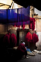 Wool for drying in the dyer's souk, dyer, colours, red, blue, complementary, contrast, colour