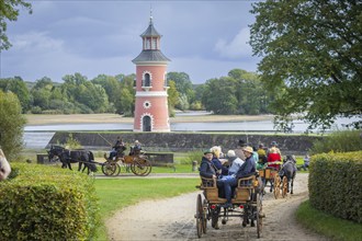 Presentation and route ride, all carriages in stylish tension, popular sporting event over approx.