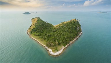 Symbol, small heart-shaped island in the sea, love island, honeymoon, aerial view, AI-generated, AI