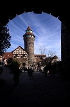 Inner courtyard of the Imperial Castle with Sinwell Tower and Finanzstadel, visitors, tourists, Old