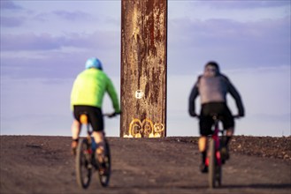 Mountain biker on the Schurenbach spoil tip, with the slab for the Ruhr area, Essen, North