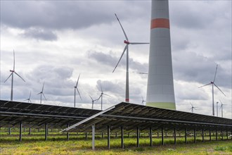 Wind farm and large-scale photovoltaic system, north-east of Bad Wünnenberg, near the village of