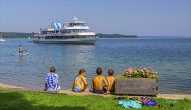 Lakeshore with tour boat, Seeshaupt, Lake Starnberg, Bavarian Alpine Foreland, Upper Bavaria,