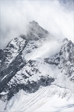 Cloudy mountain peak with snow, mountain peak Großer Möseler, Berliner Höhenweg, Zillertal Alps,