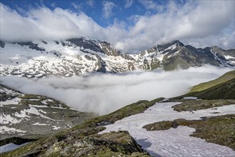 Mountain panorama with high fog in the valley, summit Hochfeiler, Hoher Weißzint and Hochsteller