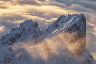 Mountain peak above high fog, evening light, winter, view from Zugspitze to Zugspitzplatt and