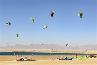 Sailing kitesurfers kite surfers kite surfers on the sea, many kite sails in the blue sky without