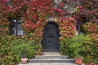 Entrance to the former Roter Ochse inn, mentioned in 1498, converted into a residential building in