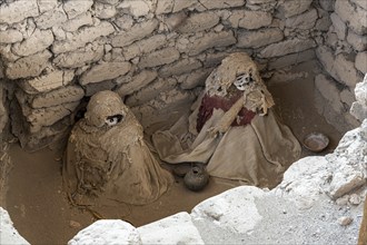 Tomb with mummies, Chauchilla Cemetery, Nazca, Peru, South America