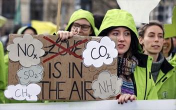 Fridays for Future demonstration at the Federal Ministry of Transport for compliance with climate