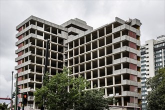 Demolition of office tower at the Urania. The administration building, built in 1967, will be