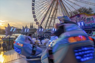 Deutz funfair on the Rhine, at Easter, funfair, break-dancer ride, Ferris wheel, Cologne Cathedral,