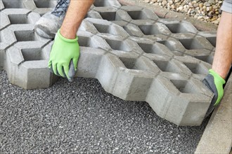 Paving work: Laying of grass pavers