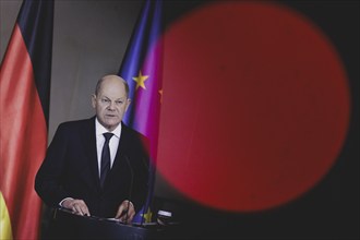 Olaf Scholz (SPD), Federal Chancellor, at a press conference following a joint meeting with Srettha