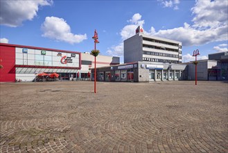 Neumarkt with shopping centre Stadtgalerie Datteln, Deutsche Bank and Sparkasse Vest in Datteln,