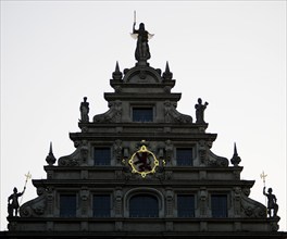 East gable backlit, Gewandhaus with Brunswick Lion, Old Town Market Square, Weichbild Altstadt,