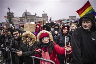 150, 000 people gather around the Bundestag in Berlin to build a human wall against the shift to