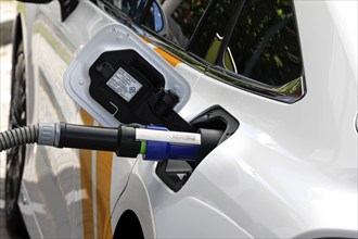 Refuelling a Toyota Mirai at a hydrogen filling station, Berlin, 17.05.2021