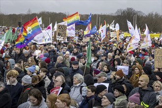 An alliance of initiatives and organisations has called for a demonstration and a human chain