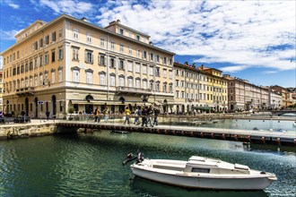 Commercial and residential houses of old families on the Grand Canal in the heart of Borgo