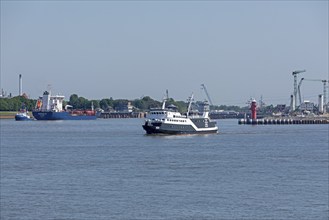 Ships, MS Koi, entrance to the Kiel Canal, Elbe, Brunsbüttel, Schleswig-Holstein, Germany, Europe