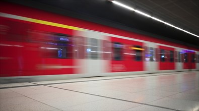 Underground arriving S-Bahn, train, class 420 in traffic red, platform, stop, city centre station,