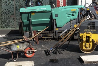 Road construction, tools and machines for asphalting a road, Düsseldorf, North Rhine-Westphalia,