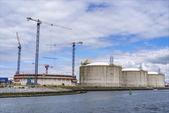 Construction of a 180, 000 cubic metre LNG storage tank, it will be the fourth tank of the Gate