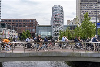 Central cycle path on the Vredenburgviaduct, at the Hoog Catharijne shopping centre, behind Utrecht