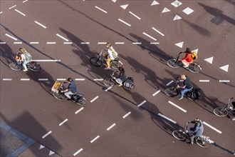 Crossing at Lange Viestraat, markings for cars and bicycles, green phase only for cyclists to be