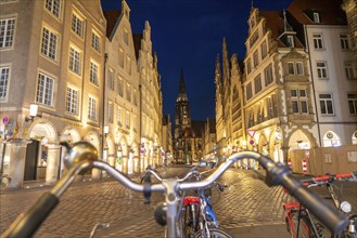 Historic old town, Prinzipalmarkt, gabled houses, St. Lamberti Church, bicycle parking, in Münster,