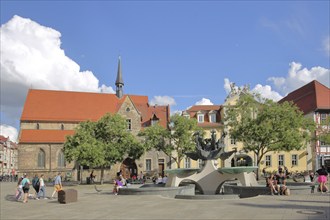 New Anger Fountain and Monastery Church, pedestrian zone, people, Anger, Erfurt, Thuringia,