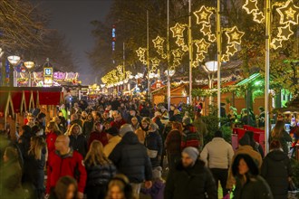 Christmas market on Königsstraße in the city centre of Duisburg, pre-Christmas season, Christmas