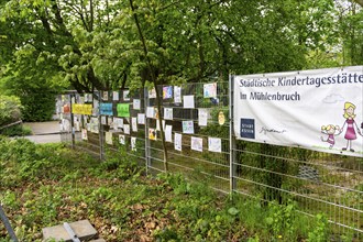 Closed municipal daycare centre Am Mühlenbruch in Essen, teachers have hung self-painted pictures