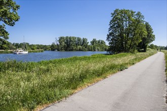 Havel cycle route, route between city Brandenburg and village Werder, river Havel, Brandenburg,