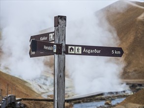 Hiking trail sign, Hveradalir geothermal area, Kerlingarfjöll, Icelandic highlands, Iceland, Europe