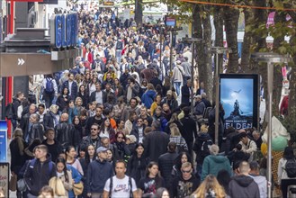 Crowd on the way in the pedestrian zone Königstraße, shopping street in Stuttgart,