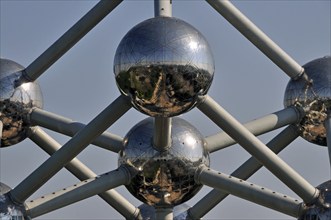 Atomium, built in 1958 for the World Exhibition, uses nine atoms to represent the body-centred