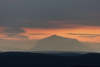 Table volcano Herðubreið or Herdubreid (German: die Breitschultrige), Queen of the Mountains of