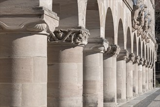 Round columns with decorated capitals of the arcade of the courthouse, built between 1909 and 1916