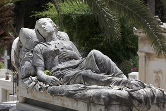 Sleeping female figure by sculptor Giannoulis Chalepas, Tomb of Maria Afendakis, First Athens