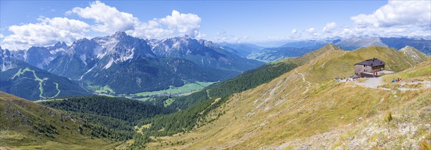 Sillianer Hütte, Alpine panorama, Carnic High Trail, view from the Carnic main ridge to the Sesto