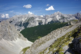 At the Hafelekar, view from the Karwendelblick of the Innsbruck Nordkette to the Karwendel