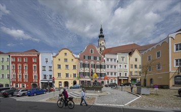 Late Baroque row of houses, St George's Fountain in front, parish church behind, Lower Town Square,