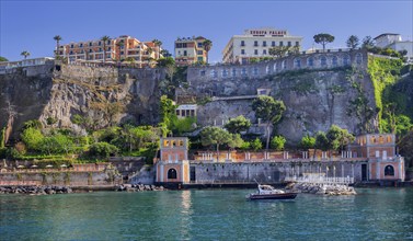 Steep coast of the village at the harbour, Sorrento, Sorrento Peninsula, Gulf of Naples, Campania,