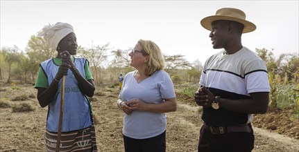 From right: Abdoul Razal Belemgnegre, head of the training centre, Svenja Schulze (SPD), Federal