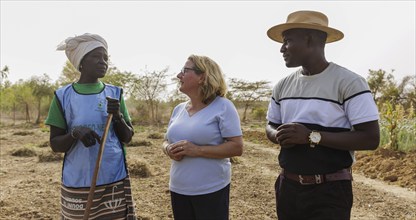 From right: Abdoul Razal Belemgnegre, head of the training centre, Svenja Schulze (SPD), Federal